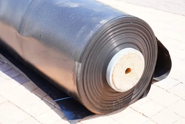 Polietileno negro de excelente desempeño y durabilidad para sectores agrícolas e industriales