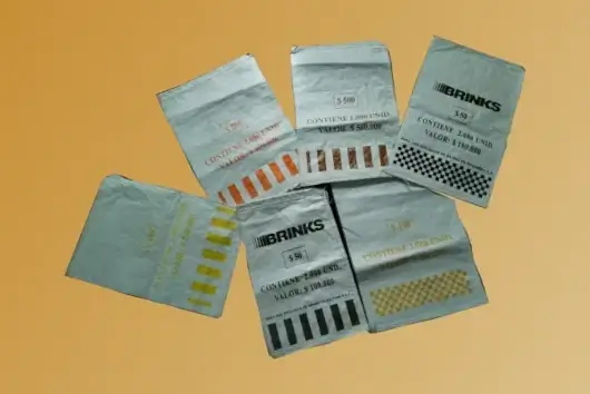 Lonas en la logística de transporte y almacenamiento de monedas.